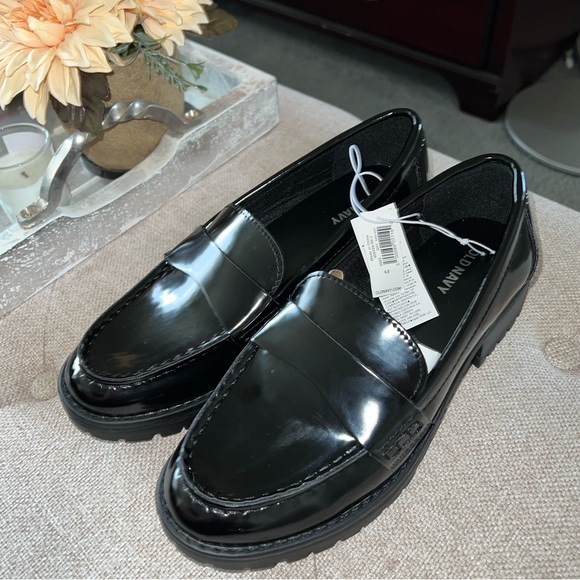 Old Navy Faux-Leather Chunky-Heel Loafer - Picture 2 of 7